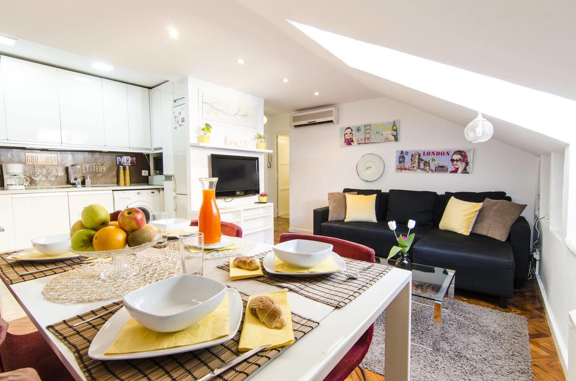 Gran Via Apartment Madrid Bagian luar foto